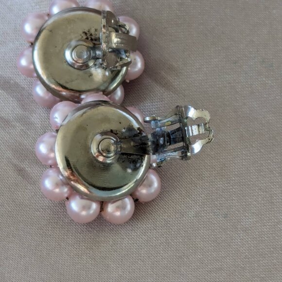 Japan soft pink cluster Earrings - Picture 5 of 5